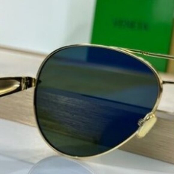 Bottega Venetia Gold Frame Aviator with Durable Construction main image 2